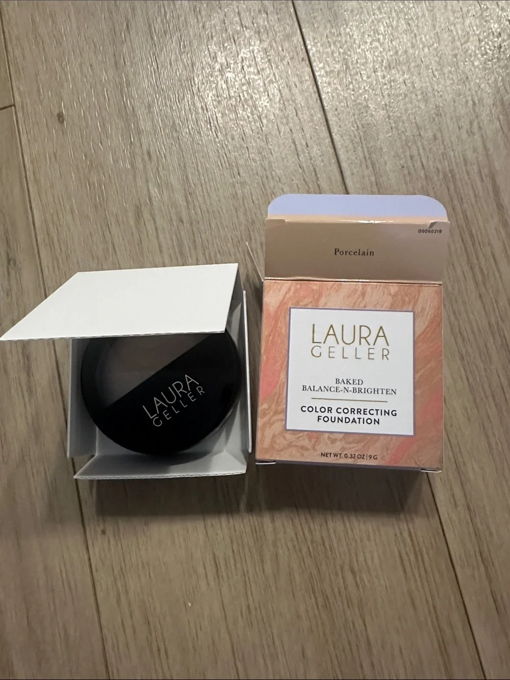 Laura Gellar double take baked versatile powder foundation in porcelain